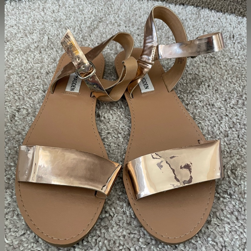 Steve Madden Womens Donddi Sandal in rose gold